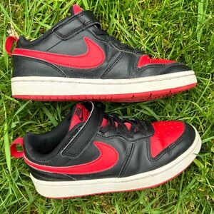 Nike Borough 2 youth low top court shoe